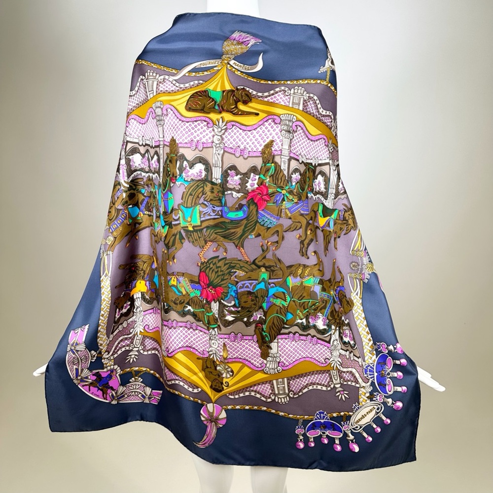 AUTHENTIC Hermes tournez manege.